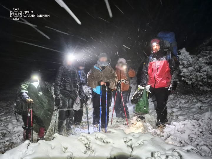 Рятувальники допомогли групі туристів у горах (фото: facebook.com/dsns.if)